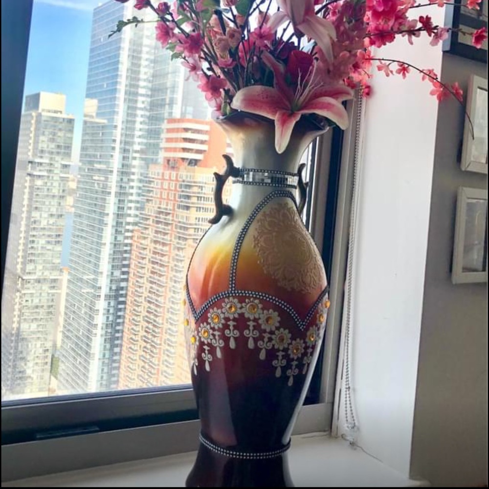 Base with the Flowers